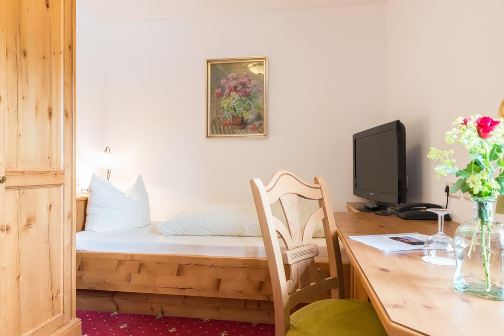 Metzgerei Gasthof Oberhauser - Hotel Zur Post Egling Exteriér fotografie